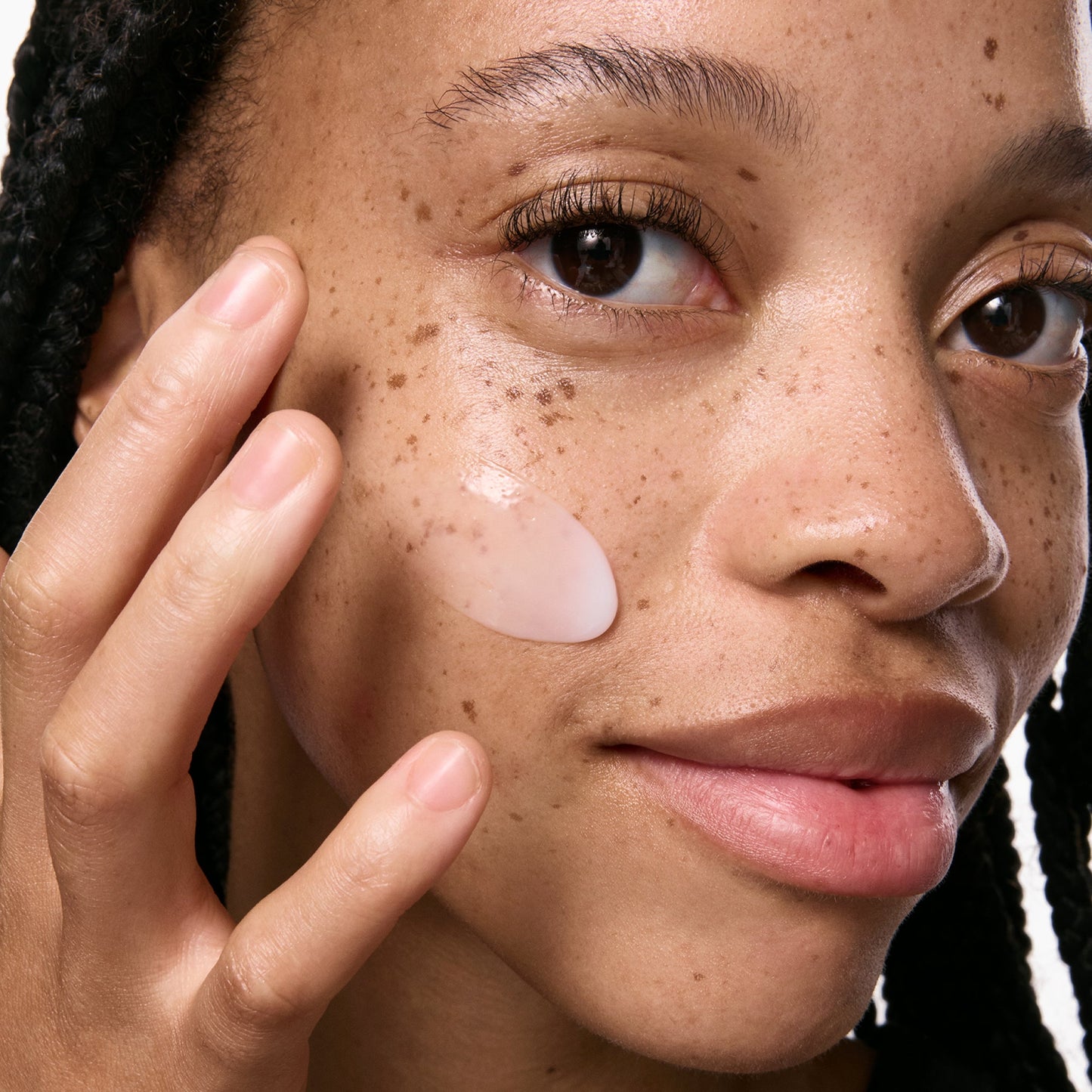 vitamin-b-c-and-e-moisturizer-i0 VitBC_E_ModelGoopMacro_2000x2000_bc64d363-139d-4699-88a9-2e0b1942763a.jpg