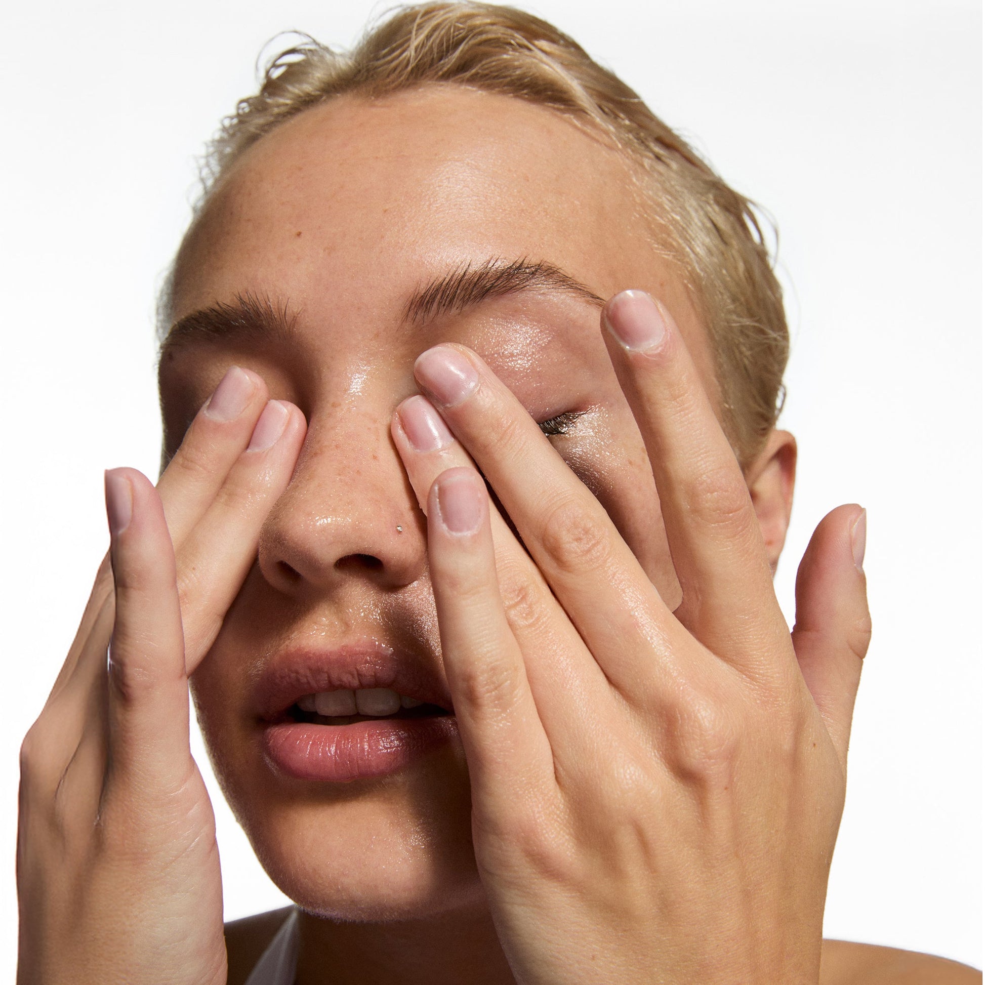 the-bestselling-intro-to-great-skin-q5 MysteryBundle_Model_2000x2000_8c068f88-8954-45a2-bafe-e122a0319042.jpg