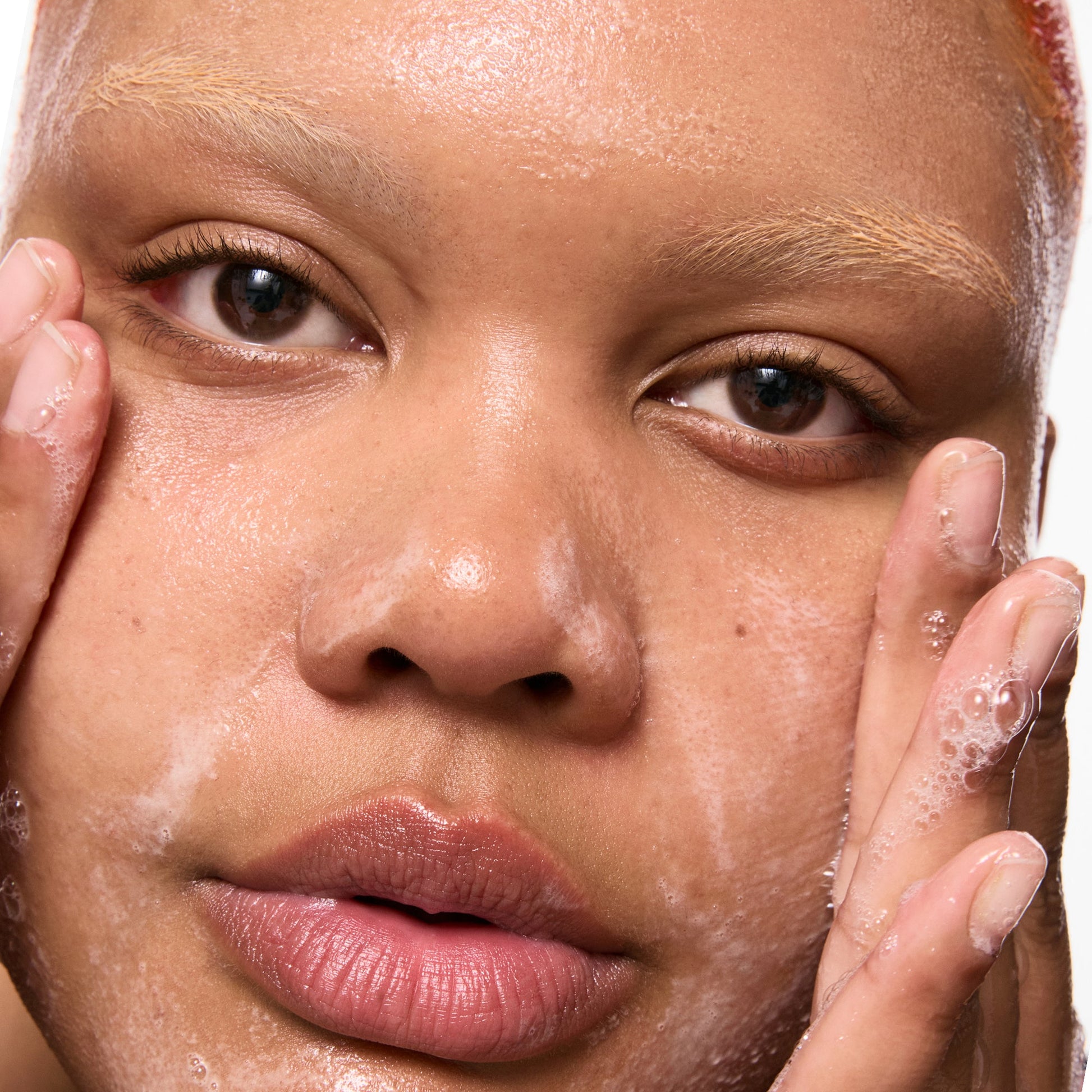 salicylic-acid-cleanser-150ml-s6 Omega50_Model_2000x2000-1_ce0a3018-d6f0-4ed9-a17d-0096b80b29f6.jpg