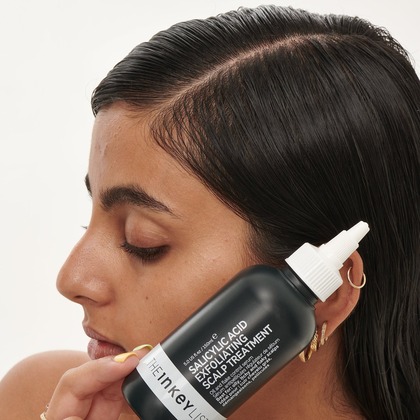 clean-and-healthy-scalp-duo-j6 SallyHAIR_ModelLifestyle_2e55b949-fa6c-43b1-8dc6-497be78c74bb.jpg